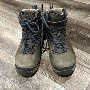 Women’s size 8 hiking boots